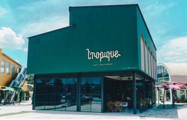 Tropique Cafe & Restaurant